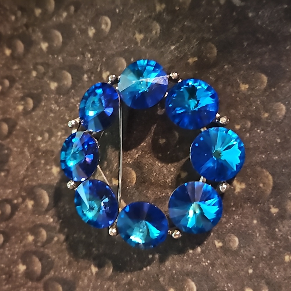 Vintage Silvertone Weiss Blue Rivoli Pin